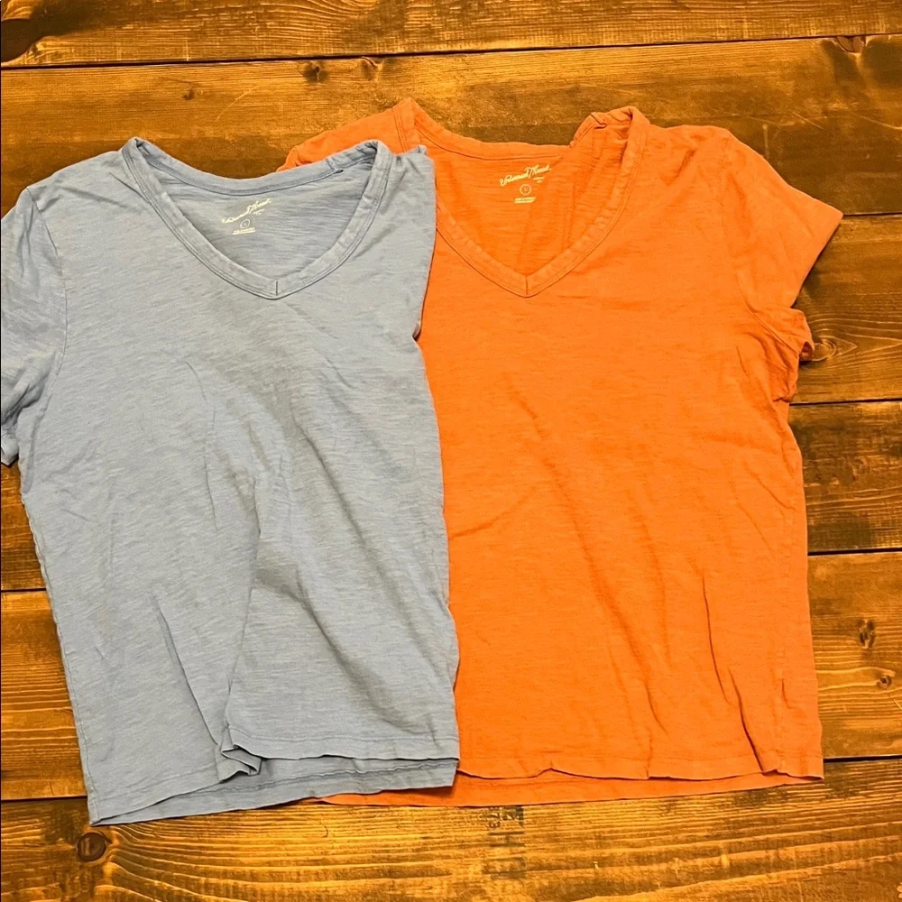 Universal Thread V-Neck T-Shirts - Picture 1 of 5